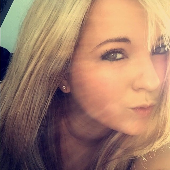 Meet your ⭐️Posh Ambassador, Yana😘 - Picture 2 of 5